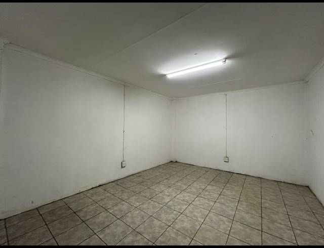 400M² WAREHOUSE TO LET IN EIKENHOF